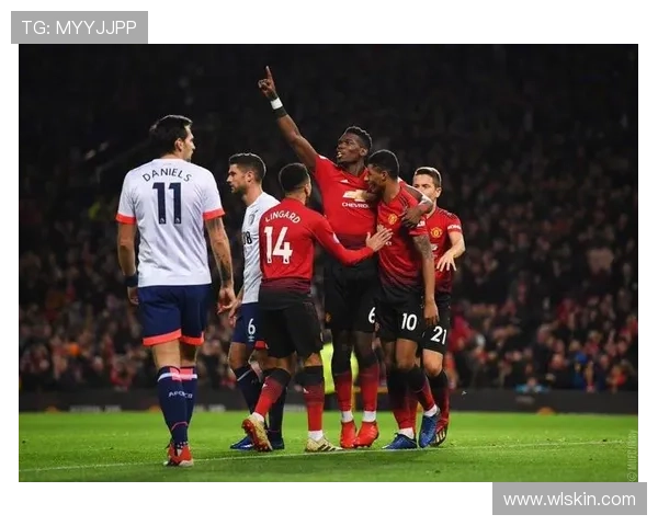 曼联新看台设泳池 VIP泳装派对看球 曼联新看台设泳池 VIP泳装派对看球